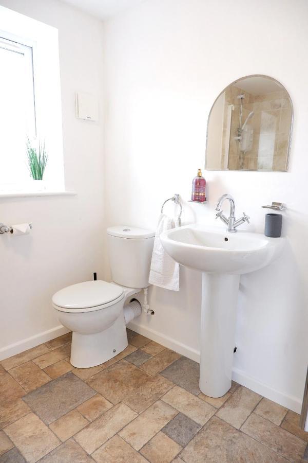 Comfortable And Cozy 4-Bedroom House Near The Hospital CBG Eksteriør bilde