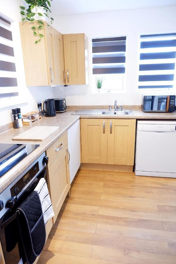 Comfortable And Cozy 4-Bedroom House Near The Hospital CBG Eksteriør bilde